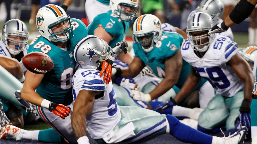 Dolphins Cowboys Foot_Hein.jpg